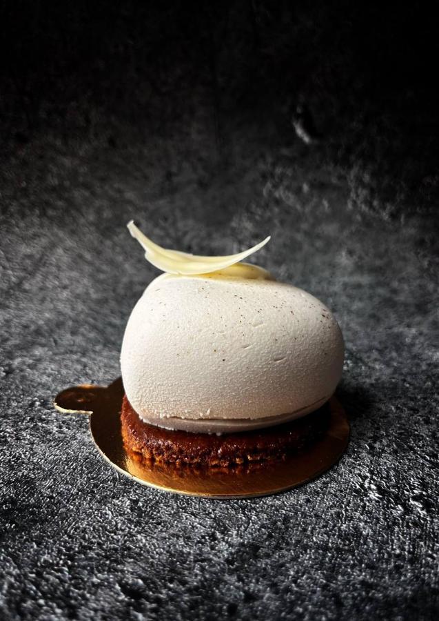 Platinum Palace Boutique Hotel & Spa Wroclaw Luaran gambar A dome dessert