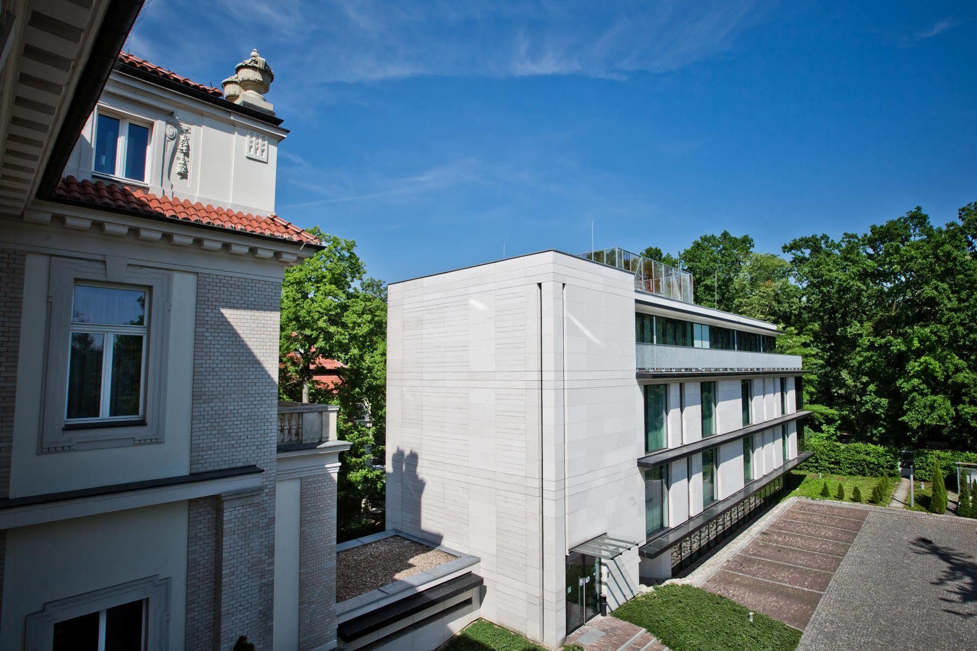 Platinum Palace Boutique Hotel & Spa Wroclaw Luaran gambar The new building of the Institute of Physics
